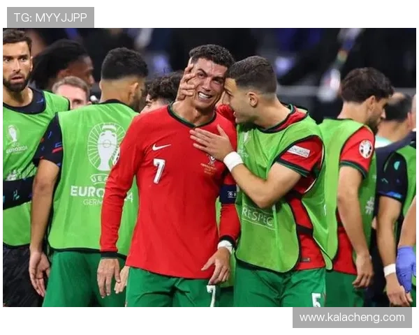 聚焦全球足球巨星盘点 盘点梅西、C罗等传奇球员的巅峰时刻与影响力 聚焦全球足球巨星盘点 盘点梅西、C罗等传奇球员的巅峰时刻与影响力